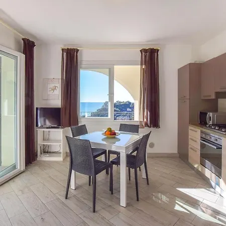 3 Bedroom Pet Friendly In Apartment