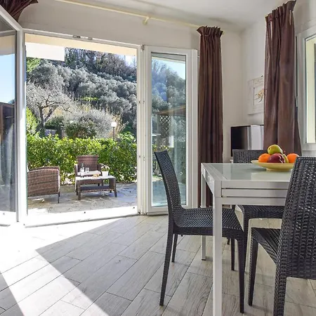 3 Bedroom Pet Friendly In 公寓 *